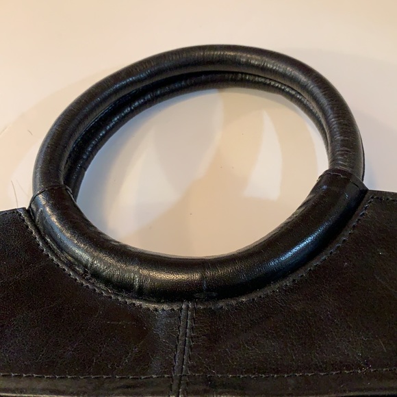 CUTE BLACK HANDBAG LEATHER WITH ROUND HANDLE ZIPPER POCKET ON FRONT:ZIP CLOSURE - Picture 4 of 8